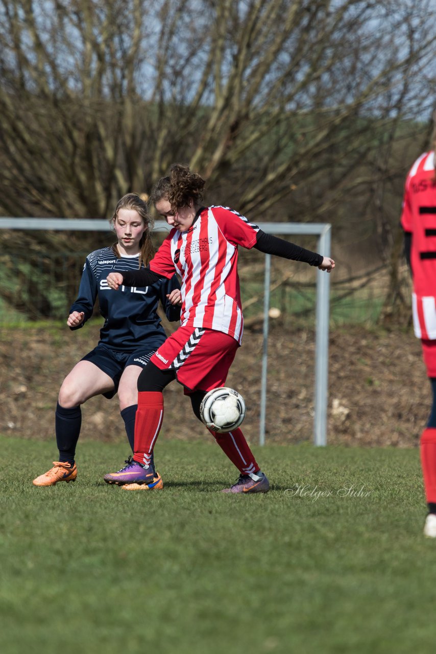 Bild 108 - C-Juniorinnen TSV Zarpen - TuS Tensfeld : Ergebnis: 2:1